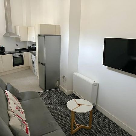 Modern 1 Bed Apartment In Salford Manchester Bagian luar foto