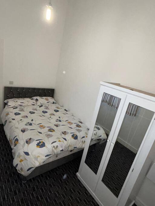 Modern 1 Bed Apartment In Salford Manchester Bagian luar foto